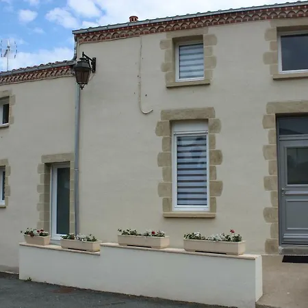 Holiday home A Chacun Son Nid Les Epesses